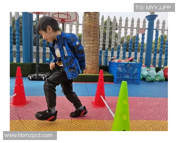 足球明星们的独特风格与个人魅力展现剪指甲瞬间的精彩瞬间 足球明星们的独特风格与个人魅力展现剪指甲瞬间的精彩瞬间