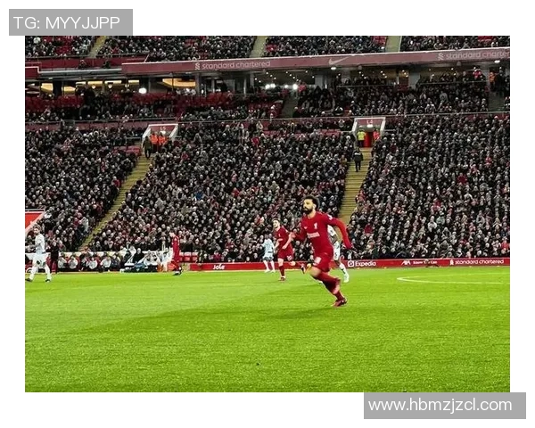 边后卫的足球明星们如何在绿茵场上书写自己的传奇故事 边后卫的足球明星们如何在绿茵场上书写自己的传奇故事